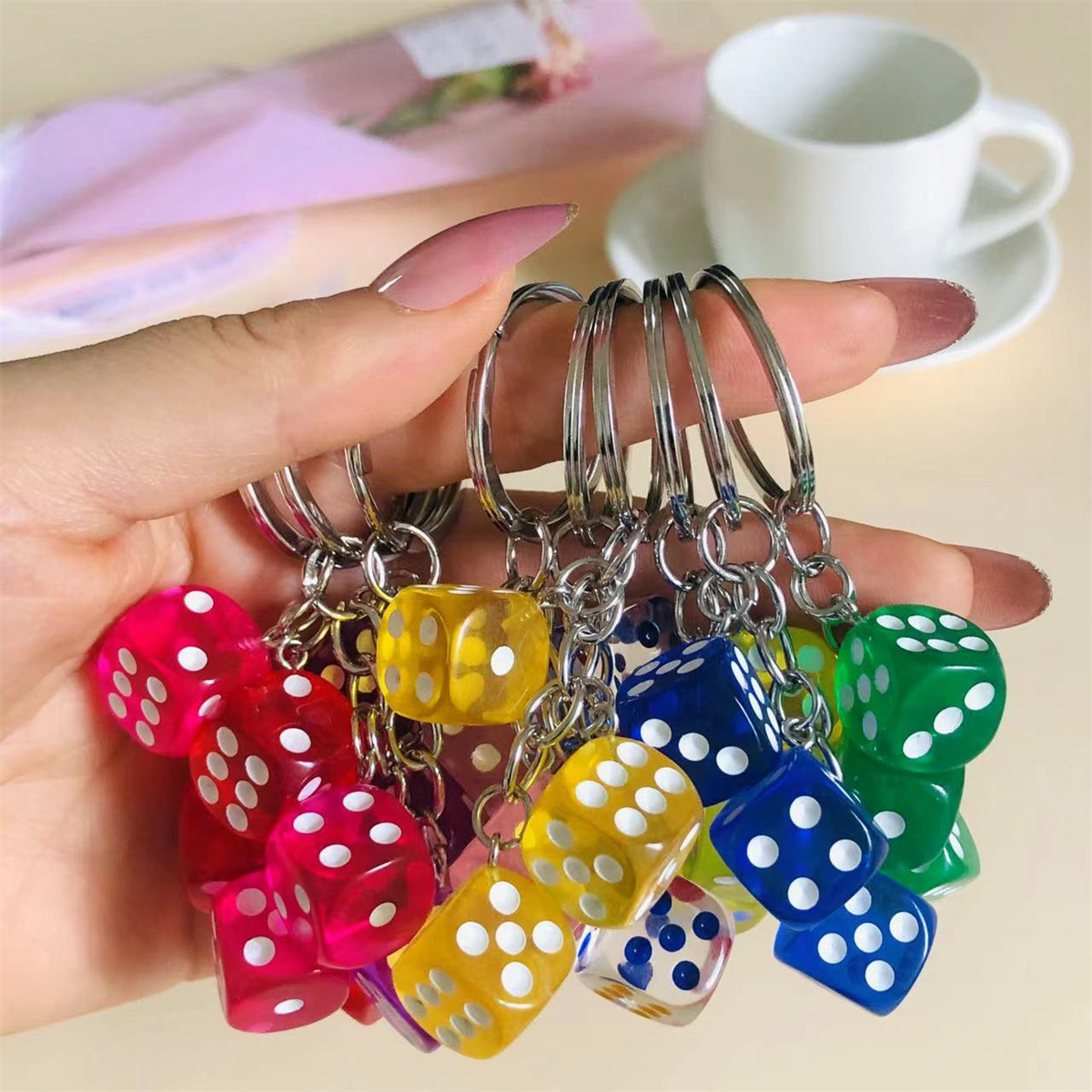 سلسلة مفاتيح نرد ثلاثية الأبعا - مراجعة Gaming Accessories Gifts For Men وسعره